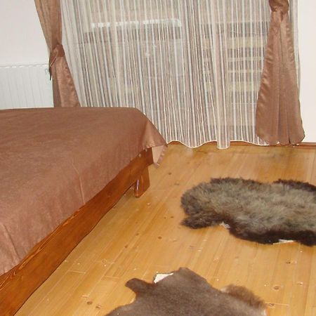 Cabana Barlogul Lupilor Villa Berevoesti ภายนอก รูปภาพ