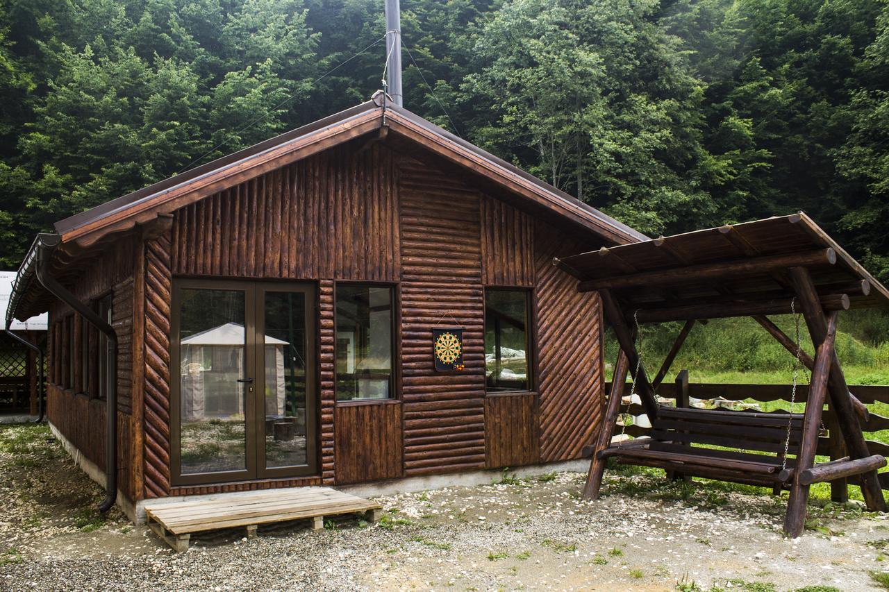 Cabana Barlogul Lupilor Villa Berevoesti ภายนอก รูปภาพ
