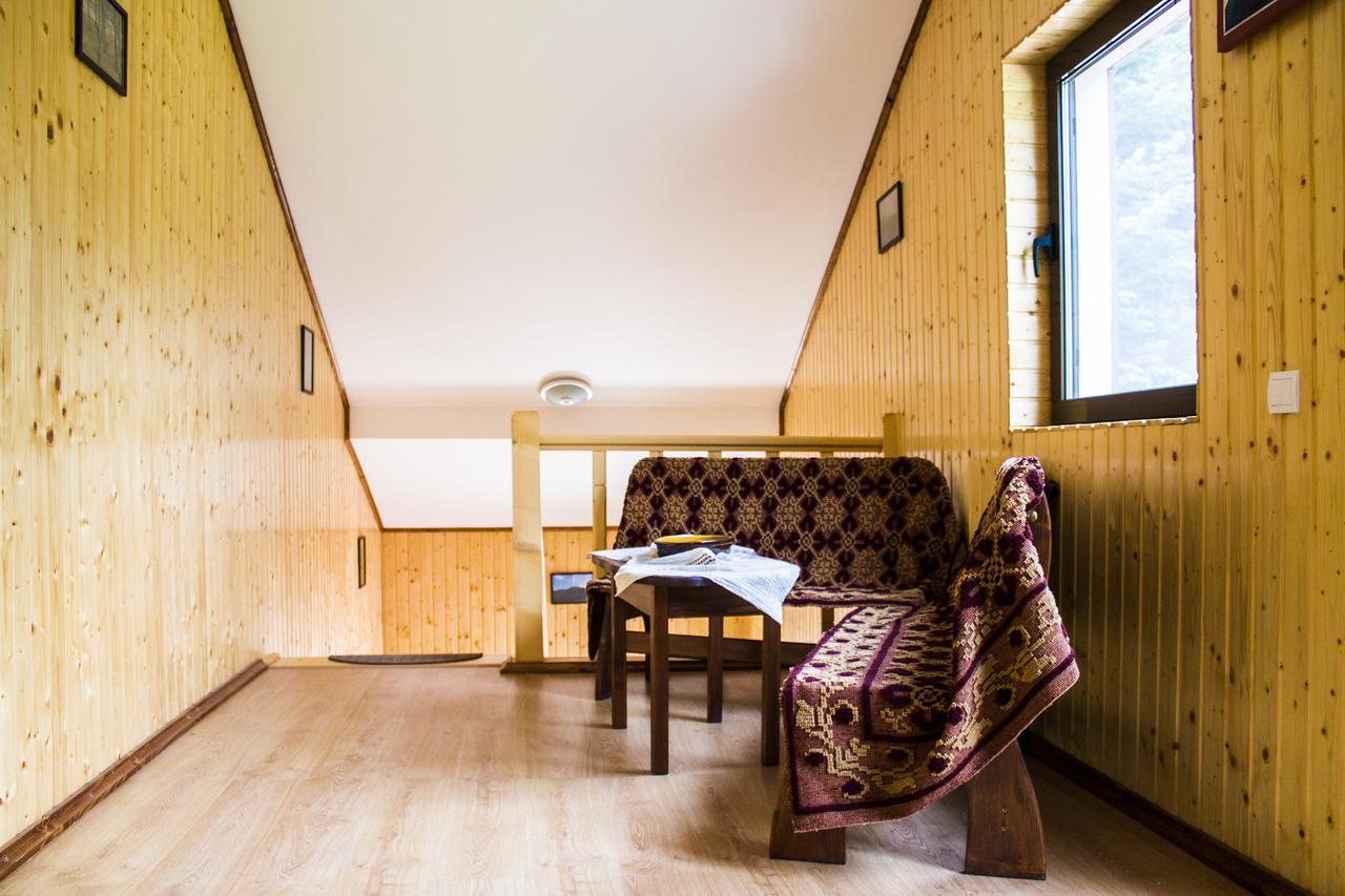 Cabana Barlogul Lupilor Villa Berevoesti ภายนอก รูปภาพ