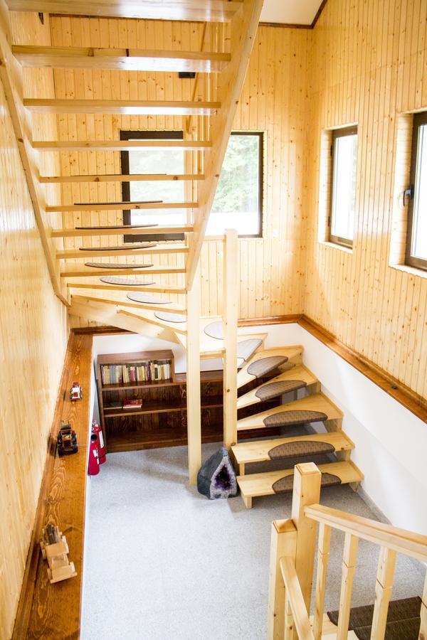 Cabana Barlogul Lupilor Villa Berevoesti ภายนอก รูปภาพ