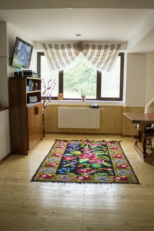 Cabana Barlogul Lupilor Villa Berevoesti ภายนอก รูปภาพ