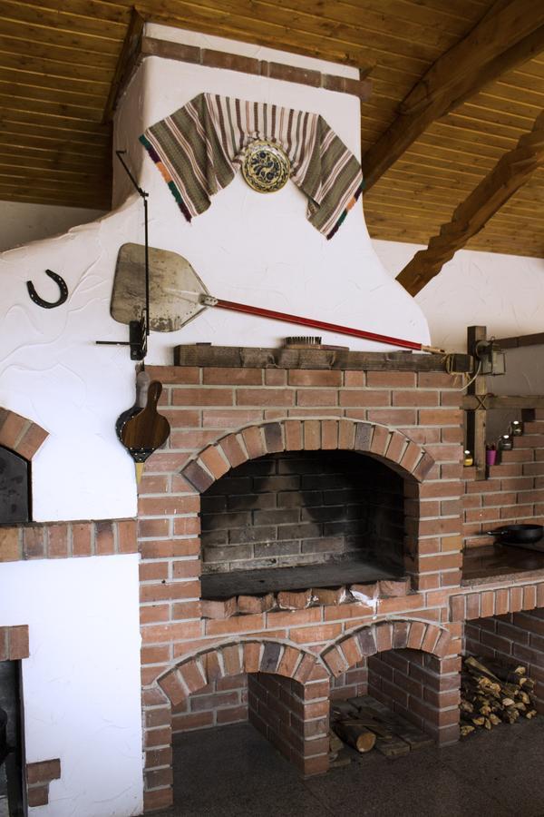 Cabana Barlogul Lupilor Villa Berevoesti ภายนอก รูปภาพ