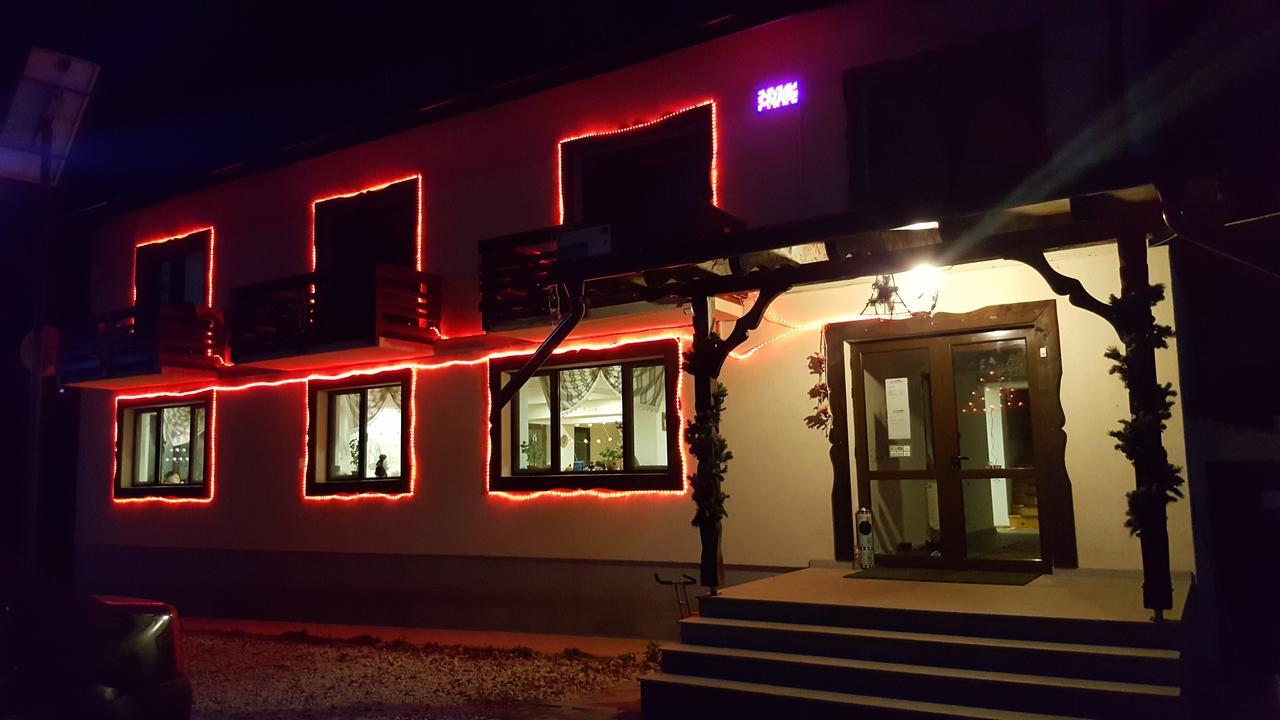 Cabana Barlogul Lupilor Villa Berevoesti ภายนอก รูปภาพ
